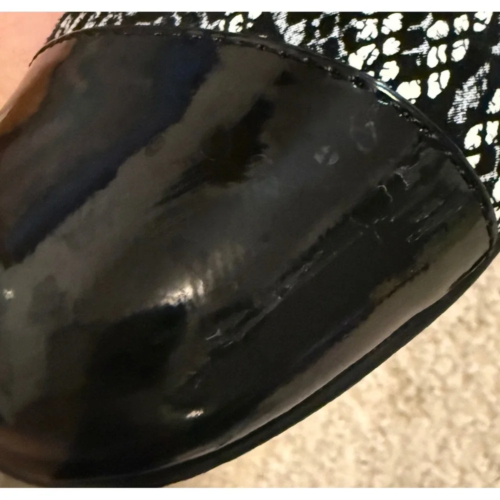 Trotters Slingback Pumps Womens 8M Black White Snakeskin Print Cap Toe Pre-Loved